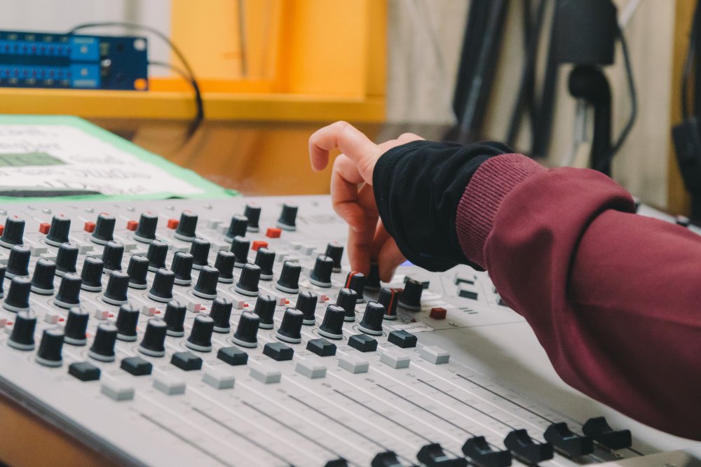 Im Radio ORANGE Studio, Fotocredit: Tania Pilz